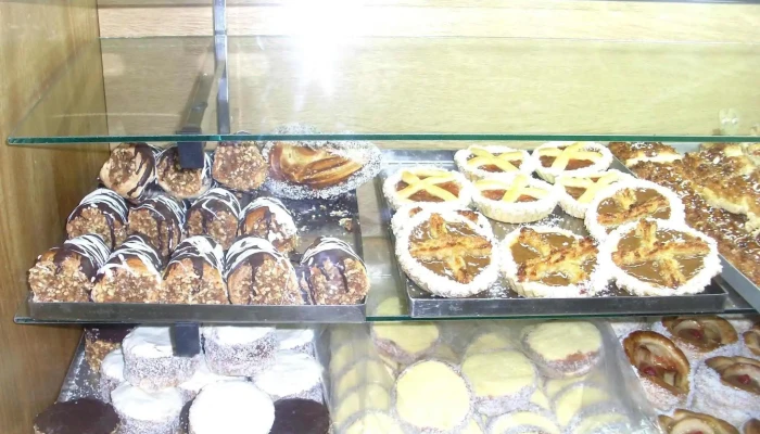 Panaderia Y Confiteria San Carlos -  Comida Y Bebida - Santa Rosa