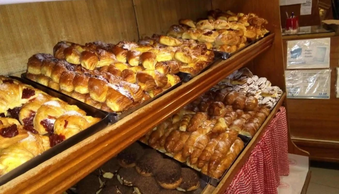 Panaderia Y Confiteria San Carlos Vitrina - Concepción del Uruguay
