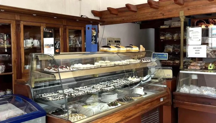 Panaderia Y Pasteleria Los Molinos Vitrina - Laboulaye
