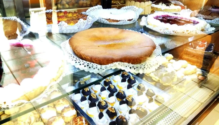 Panificadora Don Carlos Av Polonia Pastel - Comodoro Rivadavia