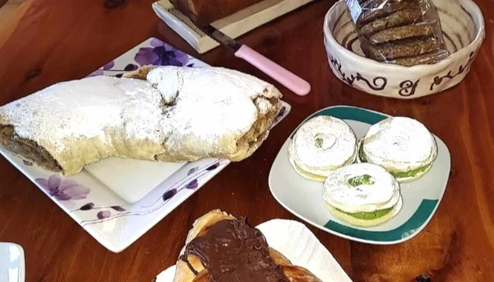 Pasteleria Reposteria La Artesana Zona - El Hoyo