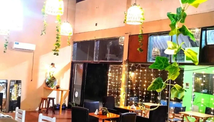 Reino Cafe Resto Bar Ambiente - Ituzaingó
