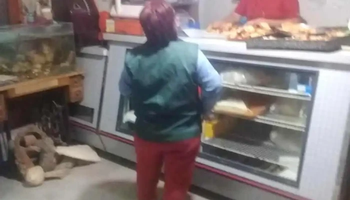 Roti Panaderia Foods Drinks Auxilio Tow Truck Ambiente - Las Plumas