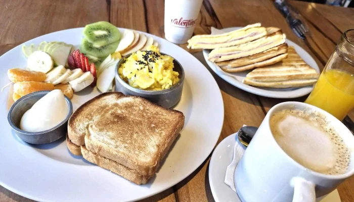 Valentino Avenida Confiteria Cafe - Gral. Roca